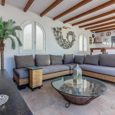 Sleeps 8 Air Con Wifi Villa *
