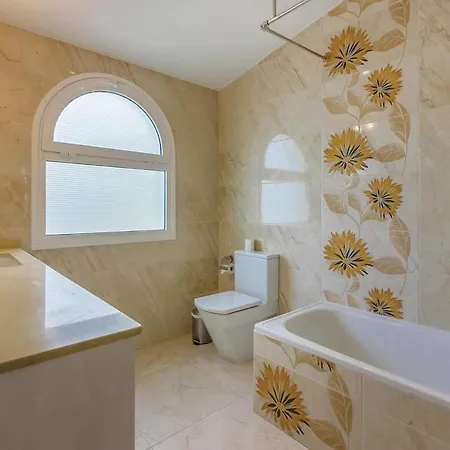Sleeps 8 Air Con Wifi * Callao Salvaje