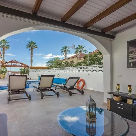 Villa Sleeps 8 Air Con Wifi
