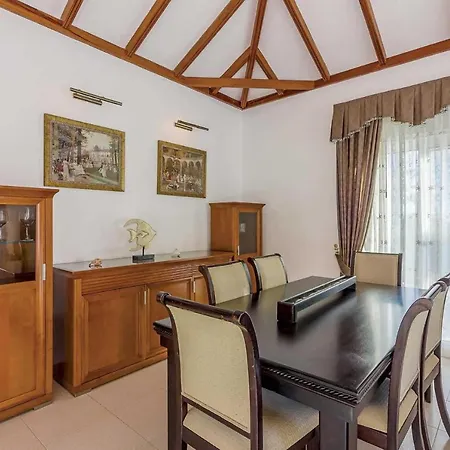Villa Sleeps 8 Air Con Wifi Callao Salvaje